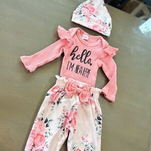 3 PC. Baby Girl’s ‘Hello I’m New Here’ Pink & White Floral Outfit